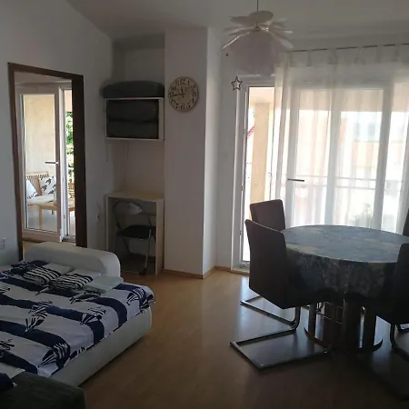 Nea Apartment *