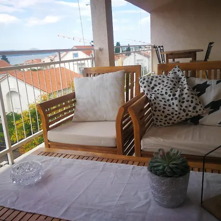 Nea Apartment *